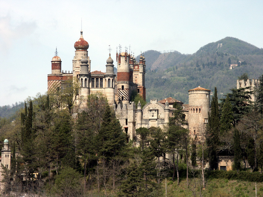 The castle of Rocchetta Mattei - Ponte | Secret World Trip Planner