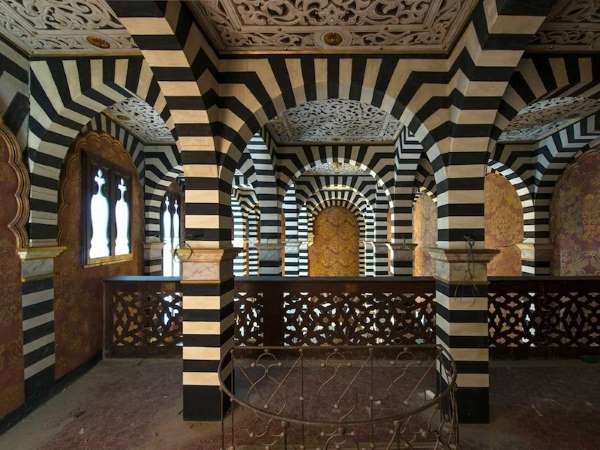 The castle of Rocchetta Mattei - Ponte | Secret World Trip Planner