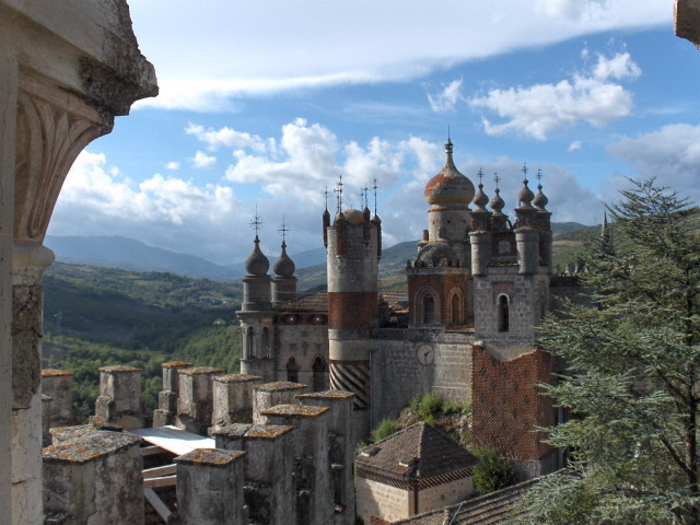 The castle of Rocchetta Mattei - Ponte | Secret World Trip Planner