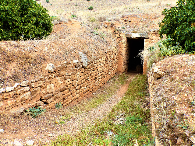 Tomba a volta di Tirinto — Nea Tiryntha