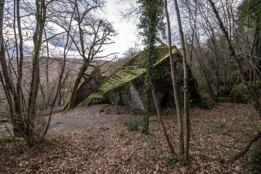 Piramida Baka  - Bomarzo | Secret World Trip Planner