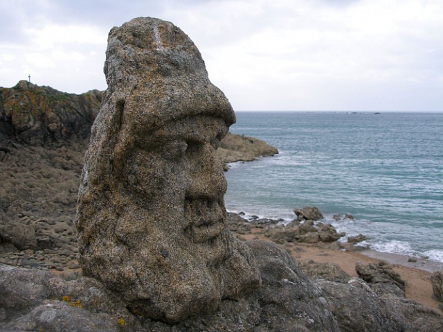 Les sculptures rupestres de l'abbé Foure - Saint-Malo | Secret World Trip Planner