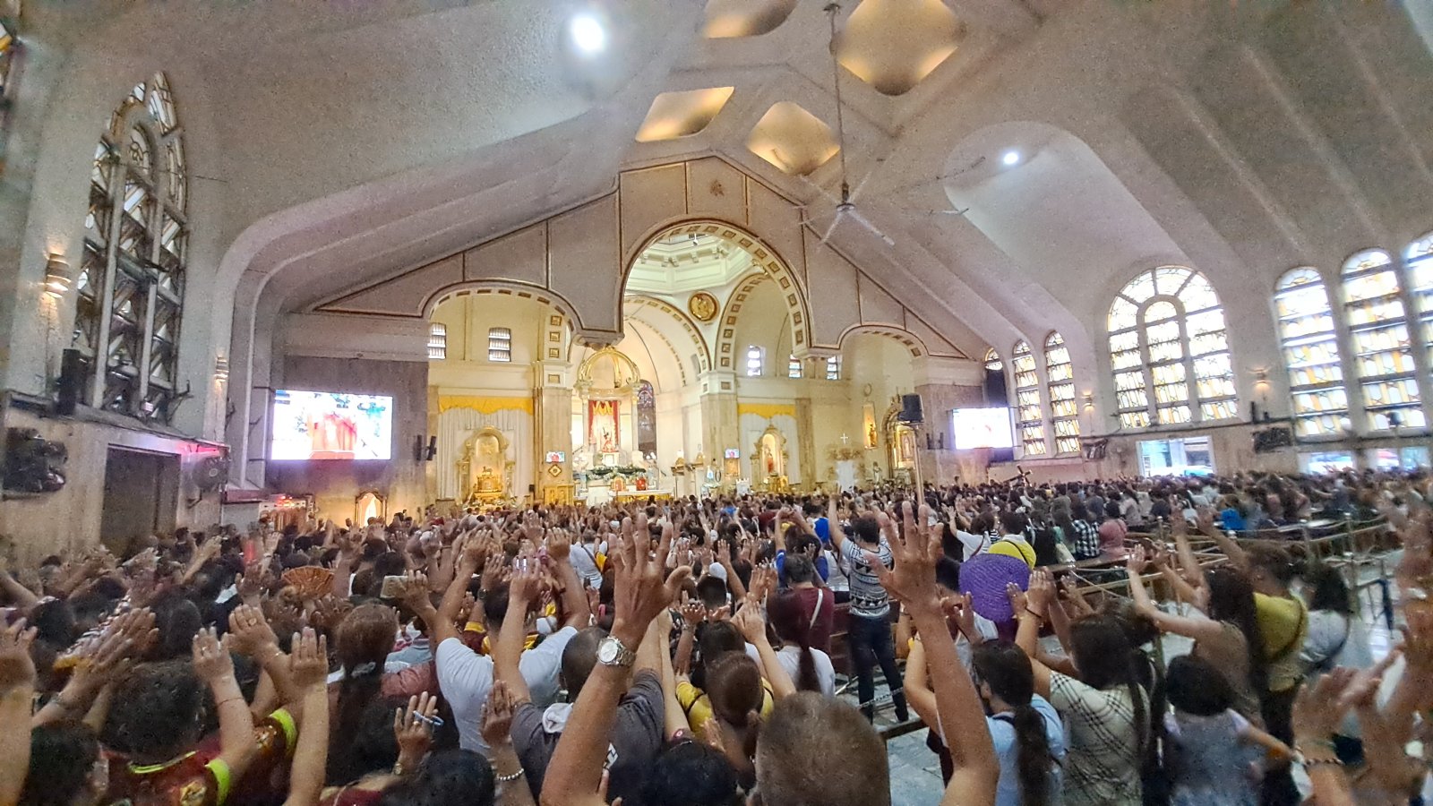 Quiapo Church, the Basilica of Black Nazarene - Manila | Secret World Trip Planner