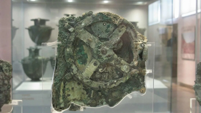 Il meccanismo di Antikythera: Un enigma degli abissi vecchio di 2.000 anni - Athina | Secret World Trip Planner