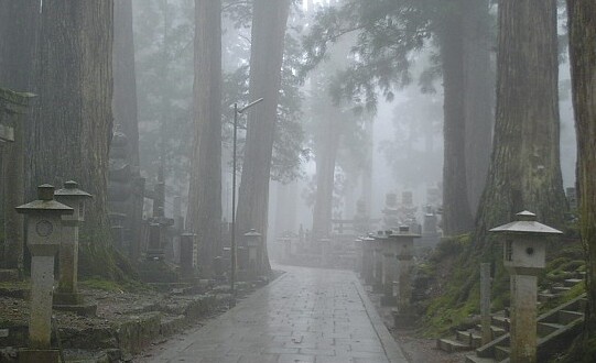 Okunoin est le site du mausolée de Kobo Daishi — K?ya-ch?