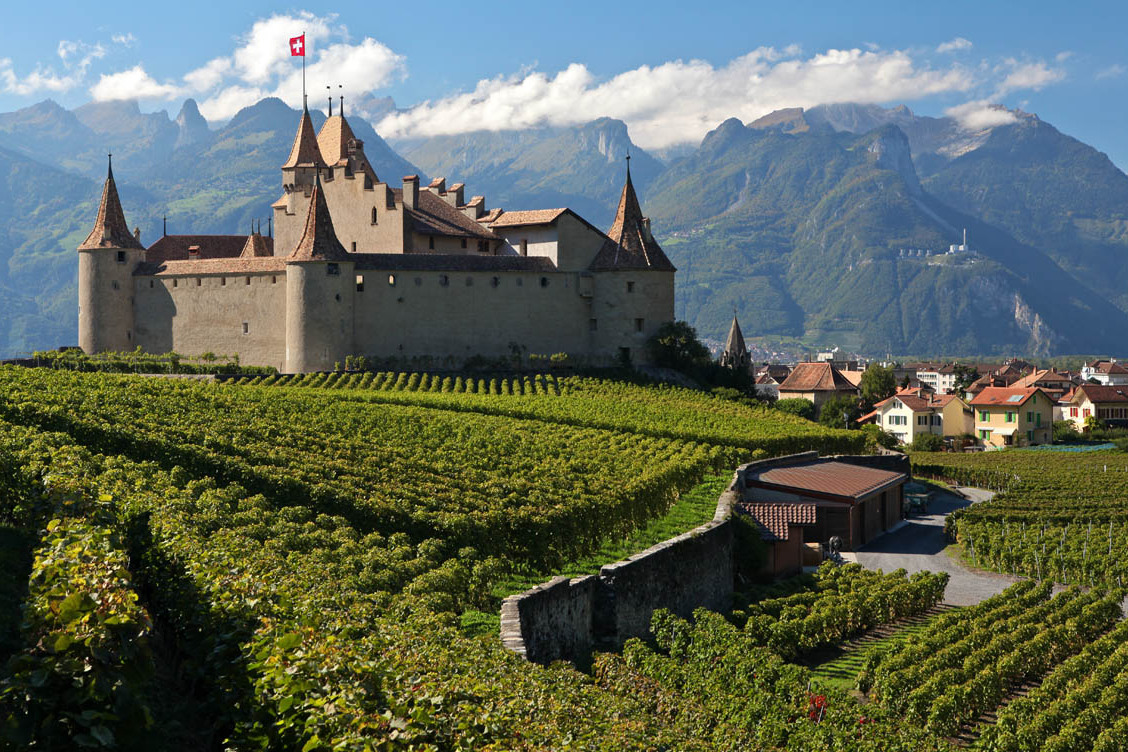 Nella Valle del Rodano, Castello di Aigle - Aigle | Secret World Trip Planner