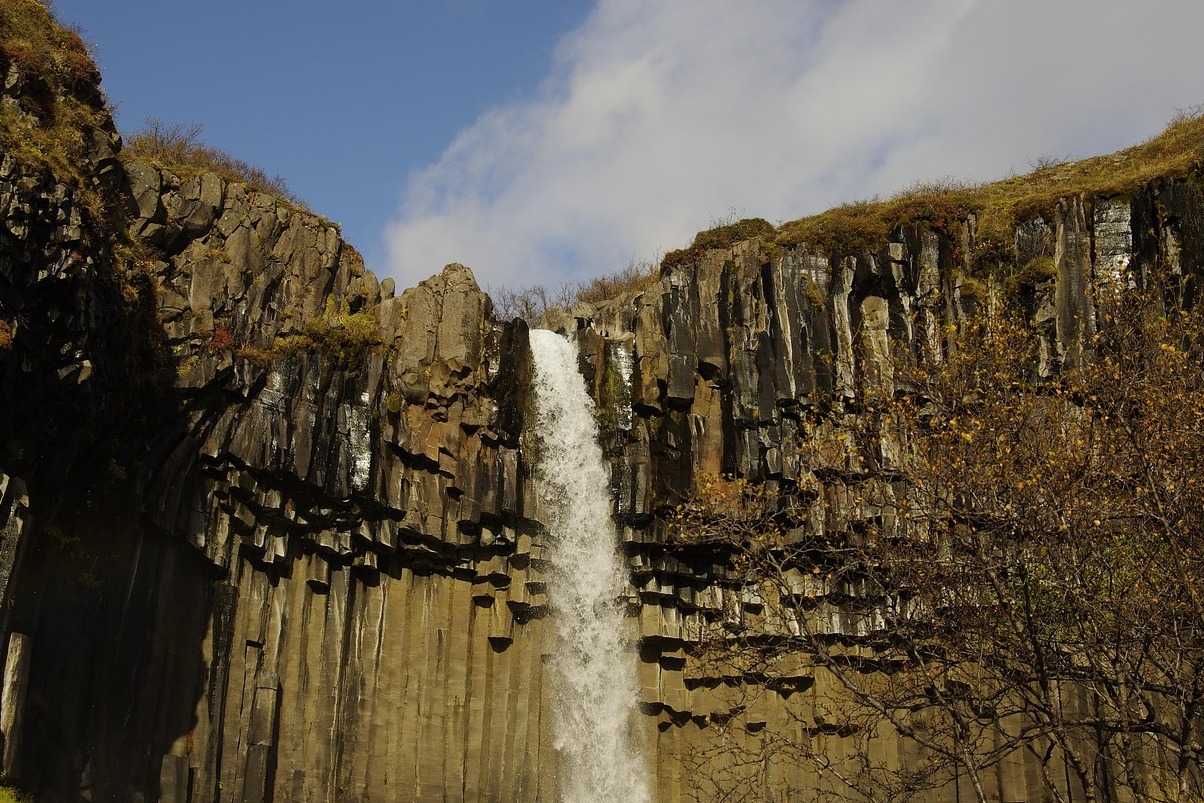 Parc de Skaftafell | La superbe chute d'eau de Svartifoss - 8 | Secret World Trip Planner