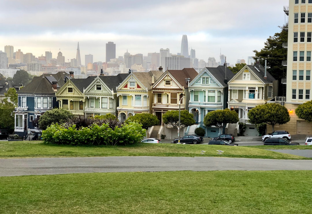 San Francisco : Les maisons victoriennes et édouardiennes peintes - San Francisco | Secret World Trip Planner