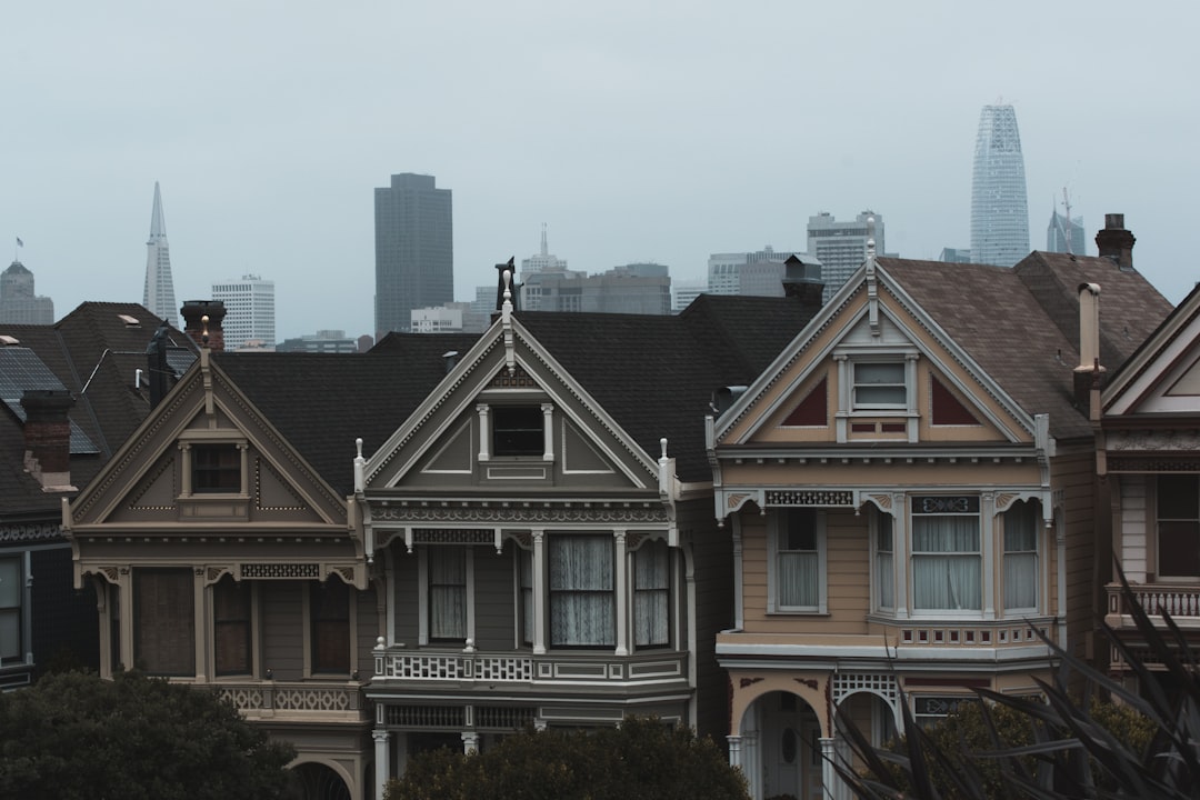 San Francisco : Les maisons victoriennes et édouardiennes peintes - San Francisco | Secret World Trip Planner