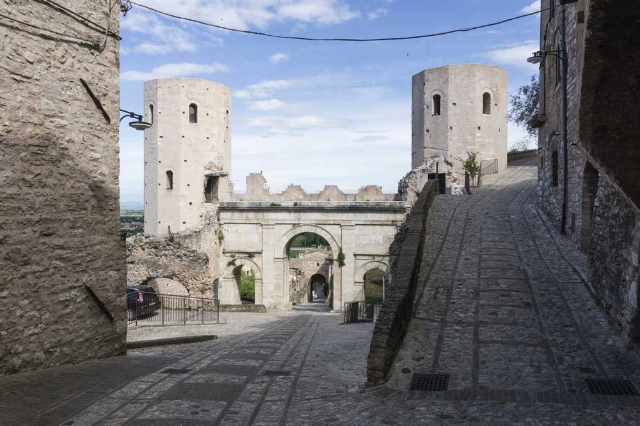 Solnedgång på Porta Venere - Spello | Secret World Trip Planner