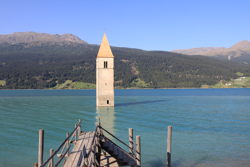 Bell tower ng Lake Resia - Resia | Secret World Trip Planner