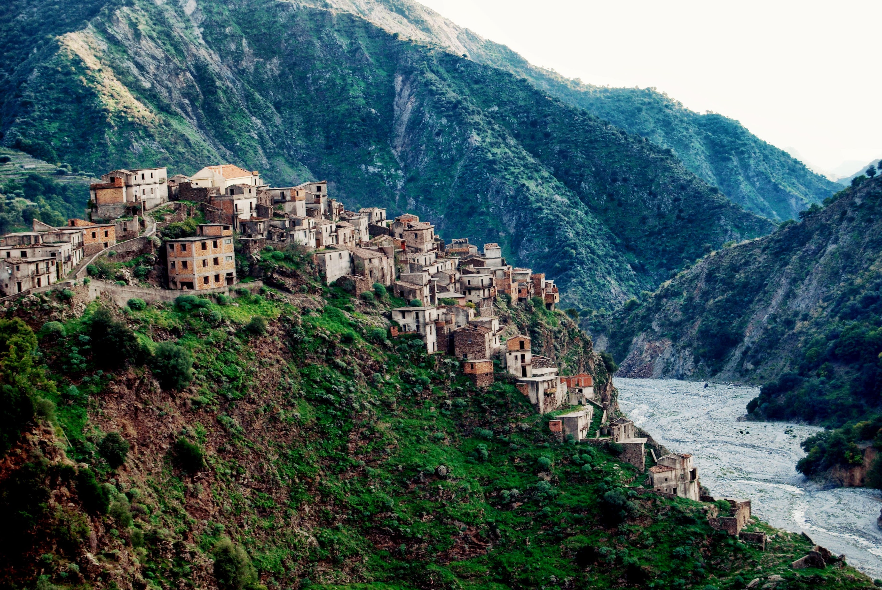 Aspromonte / Roghudi Vecchio, vesnice duchů - Roghudi Vecchio | Secret World Trip Planner