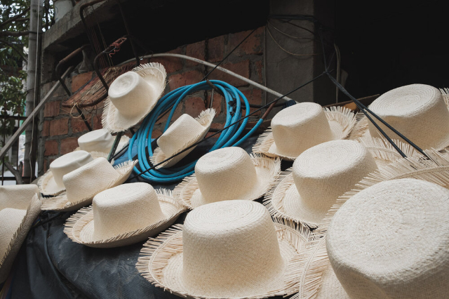 The hats of paja toquilla - Manta | Secret World Trip Planner