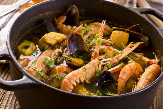 Die berühmte Bouillabaisse - Saint-Tropez | Secret World Trip Planner