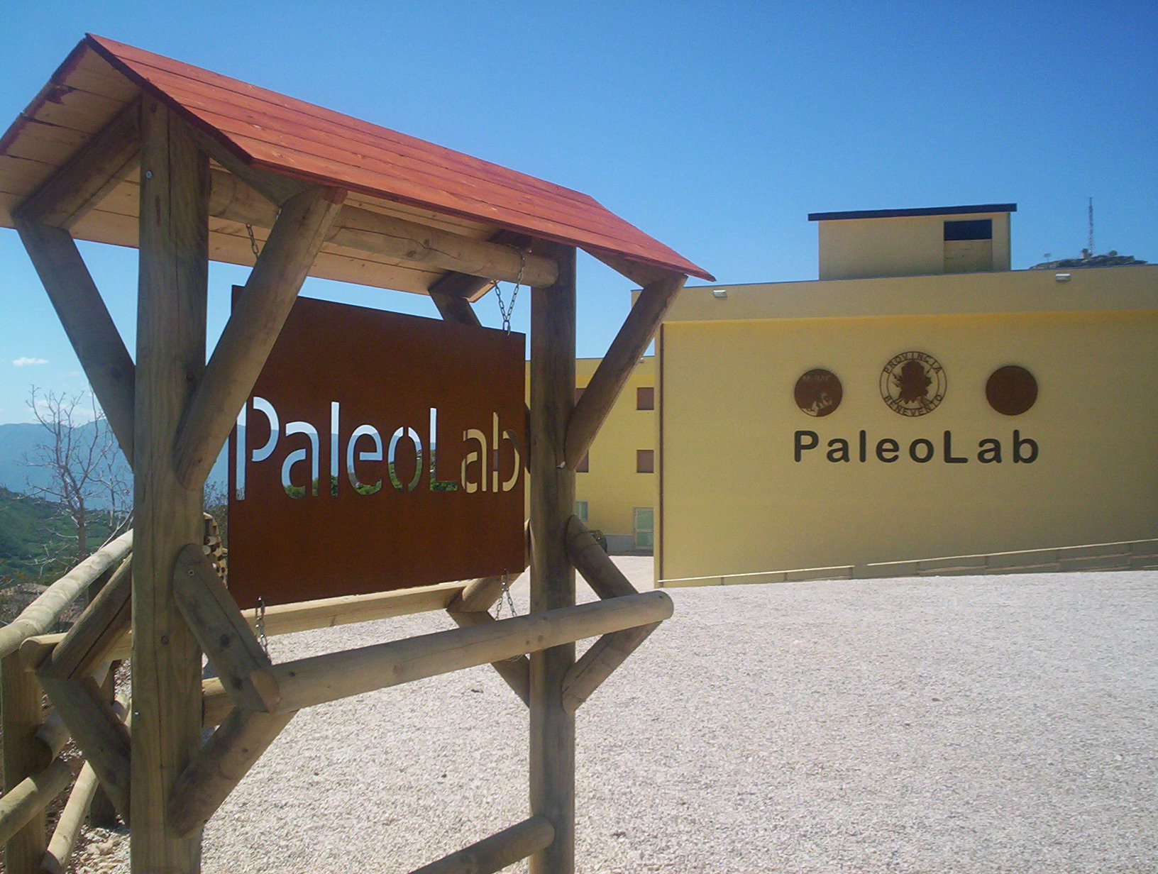 పాలియోలాబ్ జియో-పాలియోంటాలాజికల్ పార్క్ - Pietraroja | Secret World Trip Planner