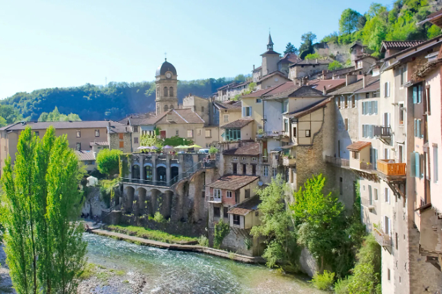 Pont-en-Royans and the Case Sospese - Pont-en-Royans | Secret World Trip Planner