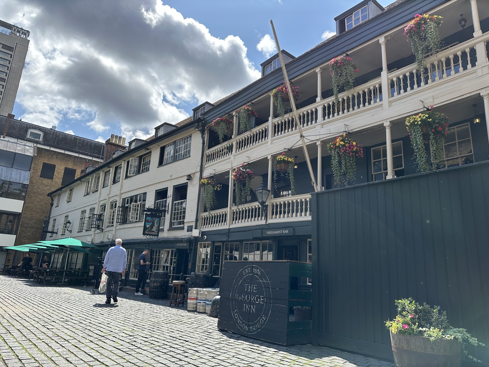 جارج سرائے - 75 Borough High St | Secret World Trip Planner
