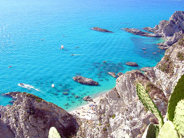 PANTAI PRAI I FOKUS - Capo Vaticano | Secret World Trip Planner