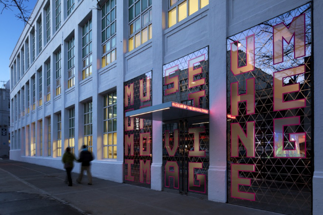 무빙 이미지 박물관: 스크린 예술의 진화를 통한 여정 - Queens | Secret World Trip Planner