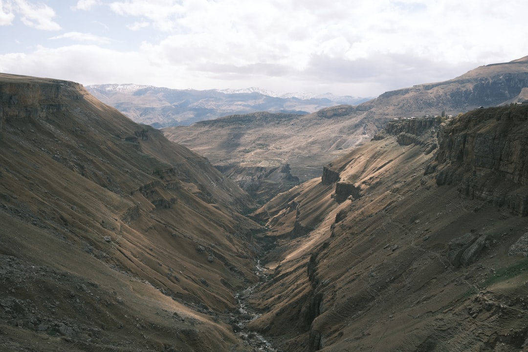 Wadi Nakher : dans les profondeurs du plus profond canyon d'Oman  - An Nakhur | Secret World Trip Planner