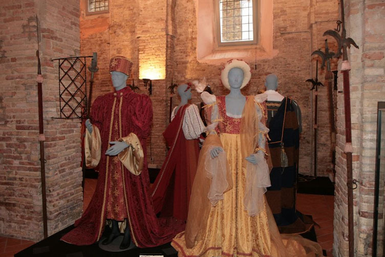 Salle des costumes et des traditions populaires - Corinaldo | Secret World Trip Planner