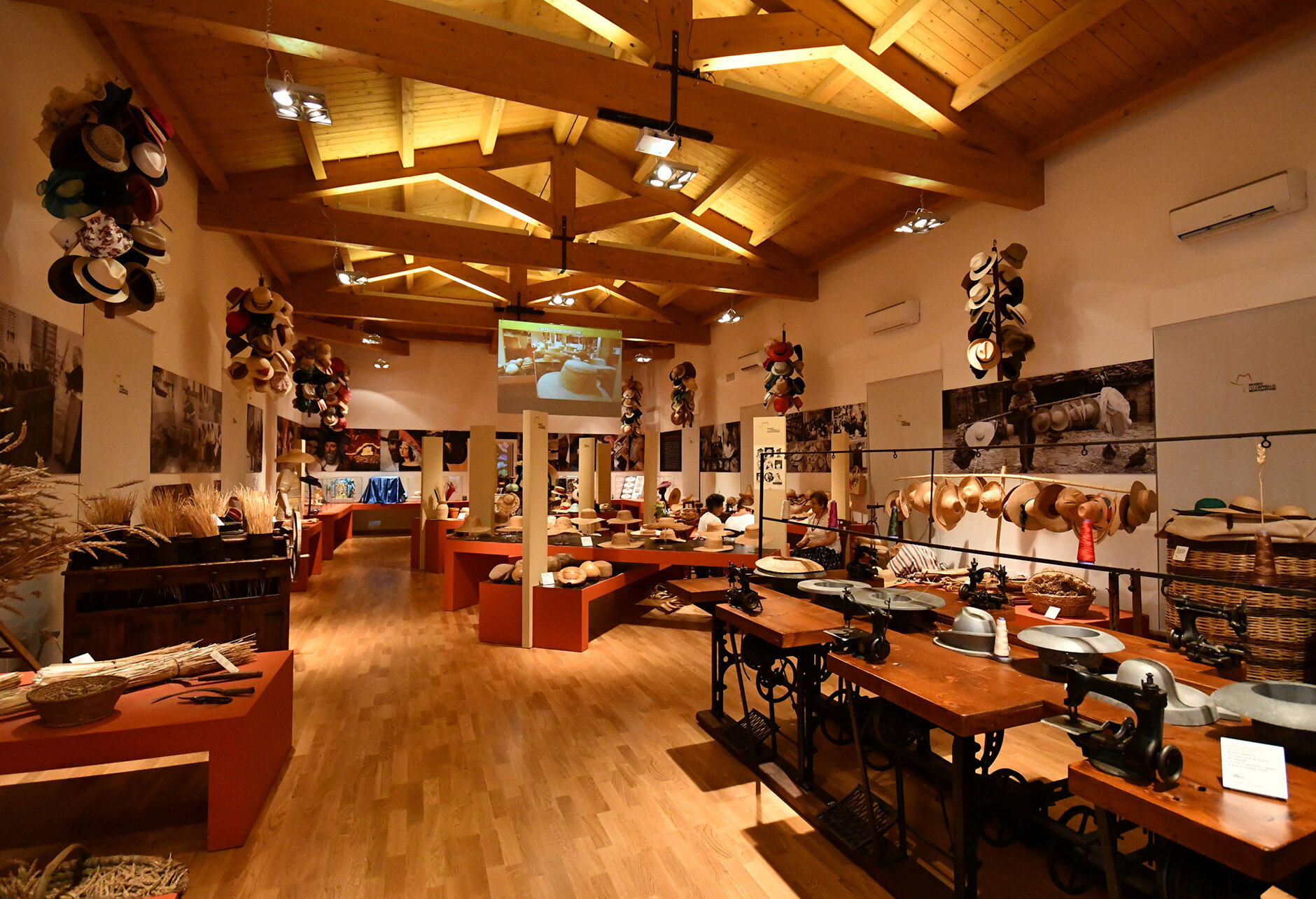 Museu do chapéu de Montappone - Montappone | Secret World Trip Planner
