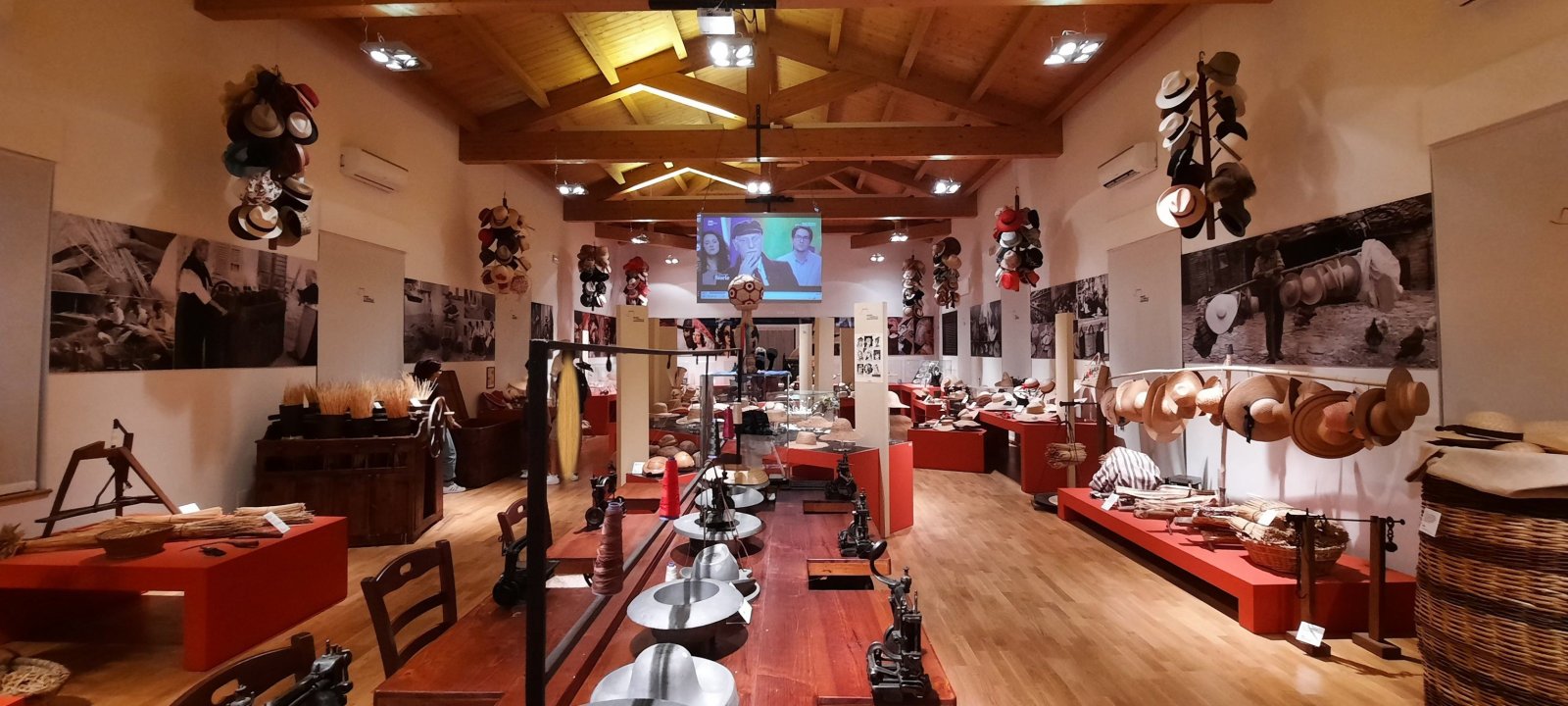 Museu do chapéu de Montappone - Montappone | Secret World Trip Planner