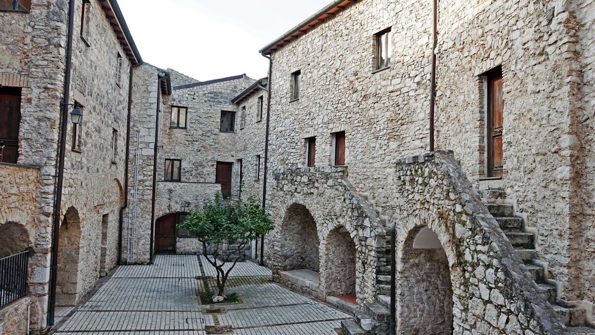 Les fonds et le musée juif - Fondi | Secret World Trip Planner
