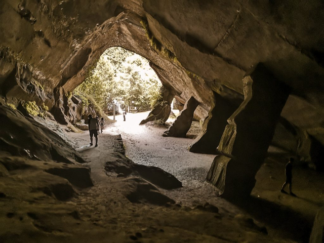 Hang Caglieron - Via Grotte del Caglieron | Secret World Trip Planner