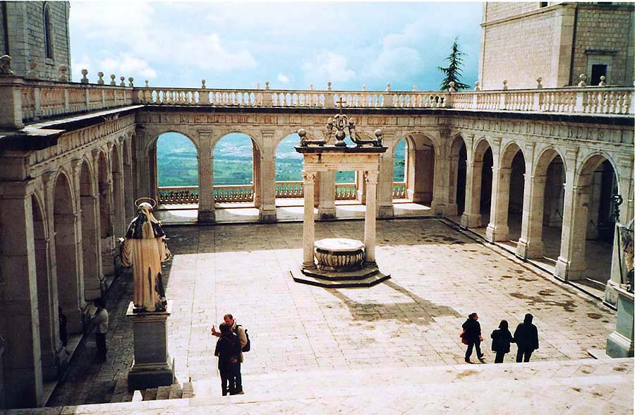 Opatija Monte Cassino - Montecassino | Secret World Trip Planner
