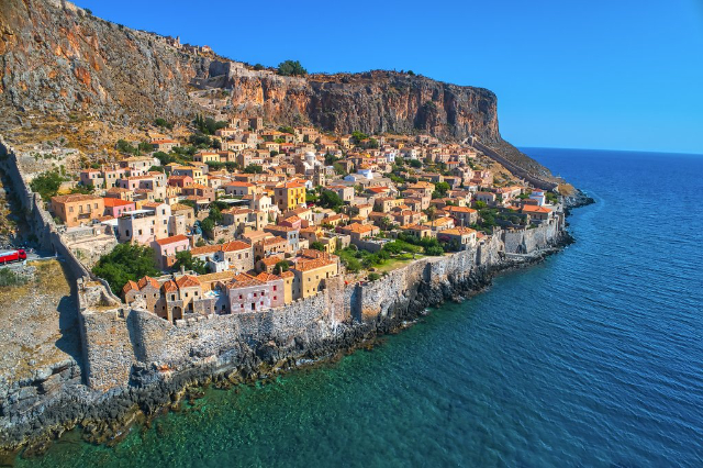 Lever le voile sur les mystères de Monemvasia : la ville forteresse de Grèce, véritable capsule temporelle — Malvasia