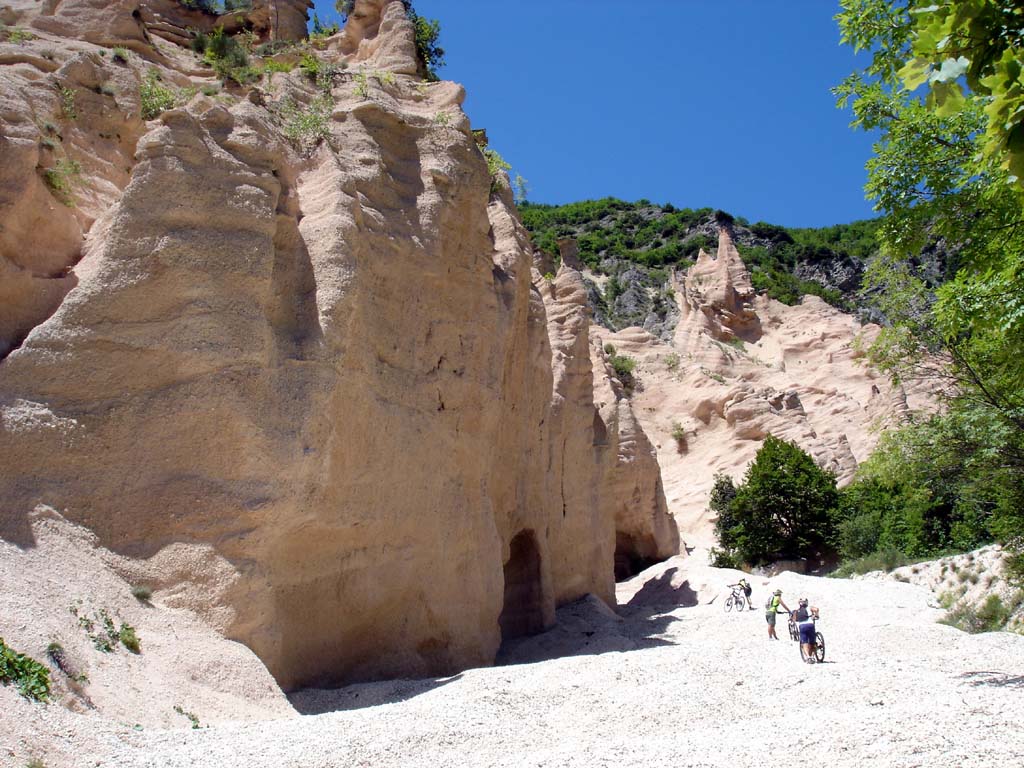 Red blades of Fiastra - Trebbio | Secret World Trip Planner