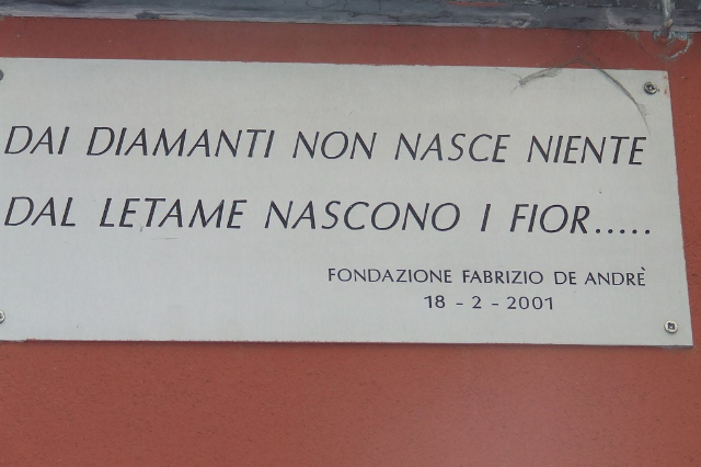 Fabrizio De André : Via del Campo - Genova | Secret World Trip Planner