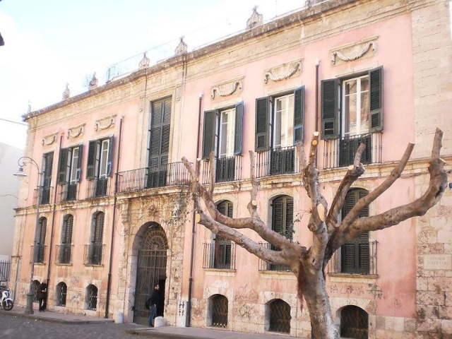Calapaj - Παλάτι D'Alcontres - Messina | Secret World Trip Planner