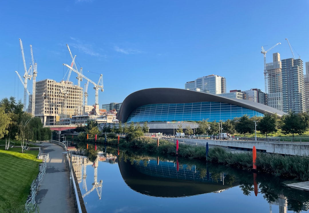 Zaha Hadid: Londres Aquatics Centro - Londra E20 2AQ | Secret World Trip Planner