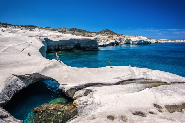 Plage de Sarakiniko, Milos - Voudia | Secret World Trip Planner