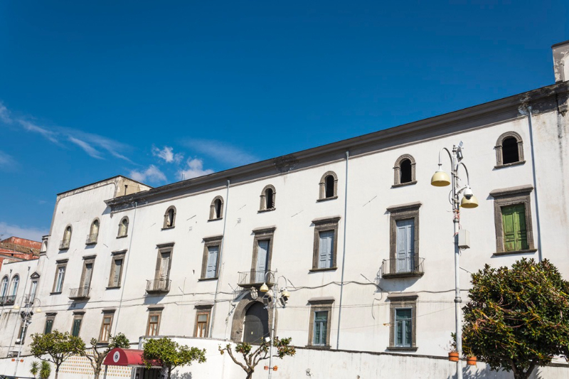 ಅರಗೊನೀಸ್ ಅರಮನೆ - Palma Campania | Secret World Trip Planner