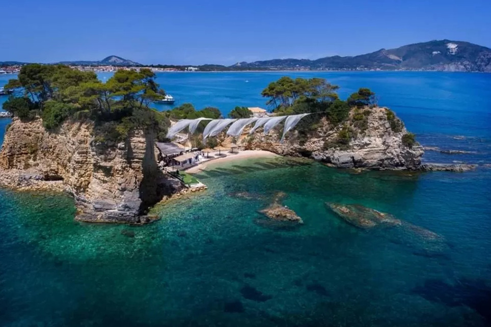 Cameo Island, a secret small beautiful island — 290 92