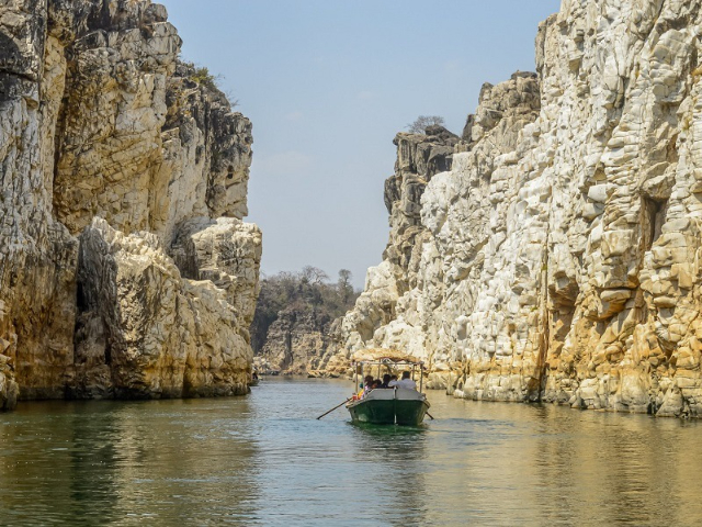 Die Marmor-Felsschluchten in Jabalpur - Bhedaghat | Secret World Trip Planner