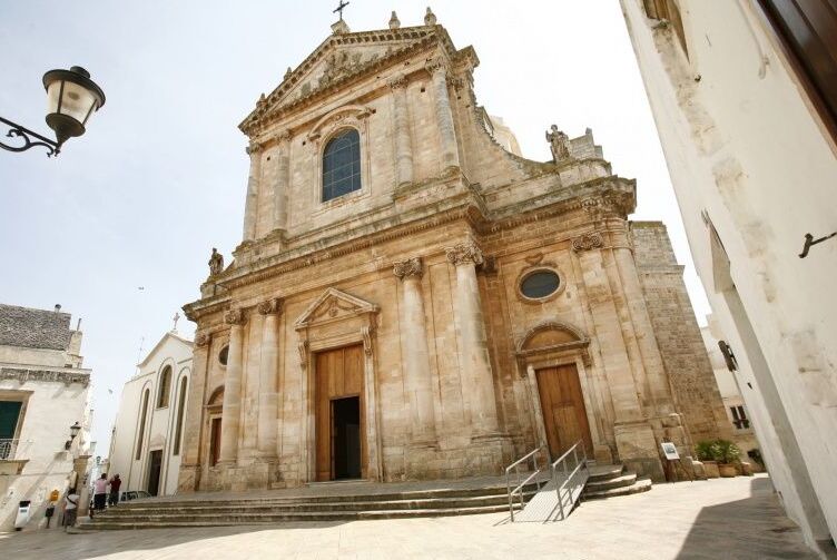 Locorotondo: la Iglesia de San Giorgio - Locorotondo | Secret World Trip Planner