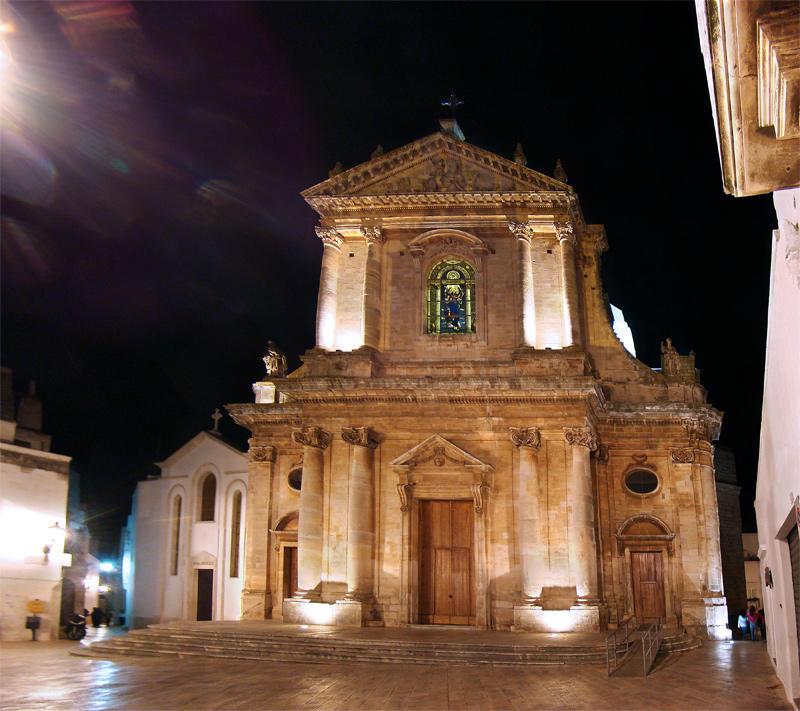 Locorotondo: la Iglesia de San Giorgio - Locorotondo | Secret World Trip Planner