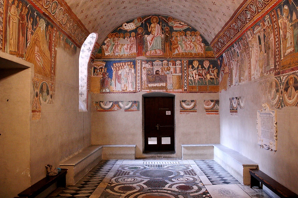Basilika Santi Quattro Coronati - Roma | Secret World Trip Planner