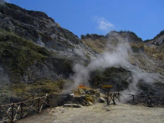സോൾഫതാര - Solfatara di Pozzuoli | Secret World Trip Planner
