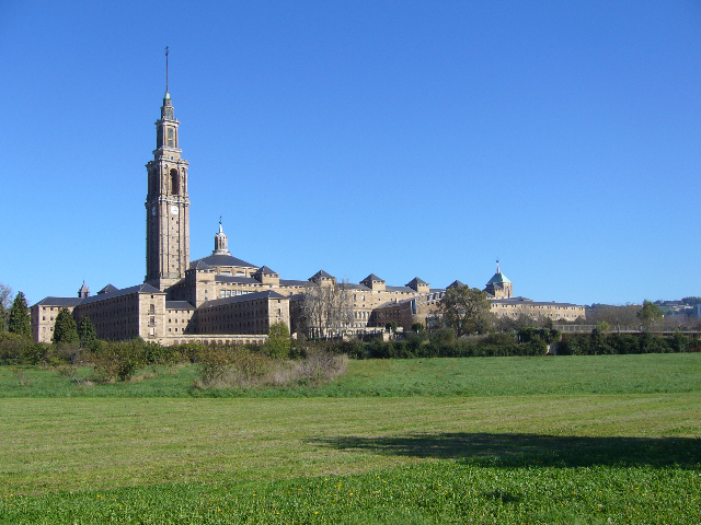 Die größte ovale Kirche der Welt - Gijón | Secret World Trip Planner