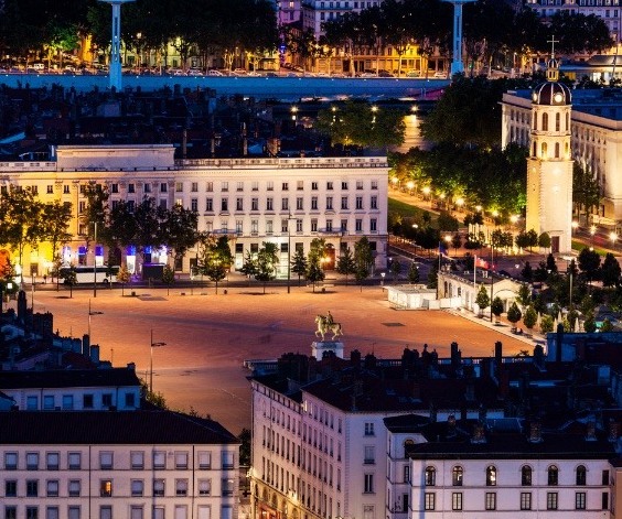 Place Bellecour, le cœur de Lyon — Lyon