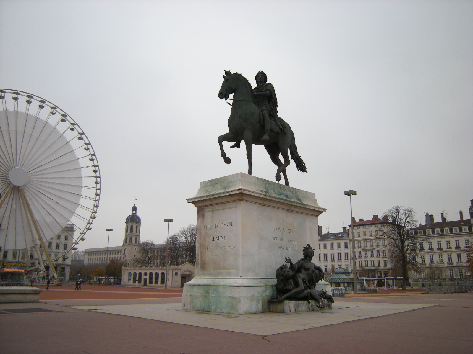 Place Bellecour, le cœur de Lyon - Lyon | Secret World Trip Planner
