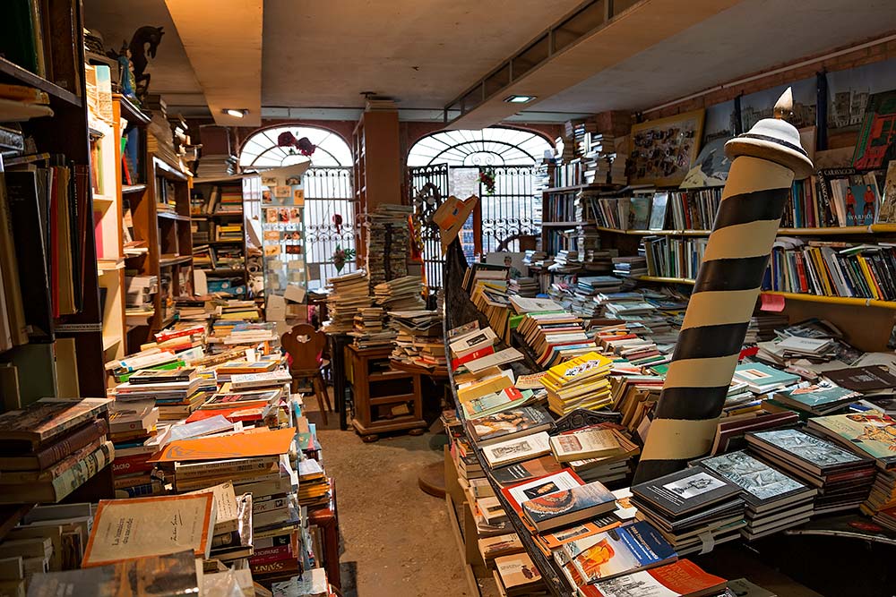 Acqua Alta Bibliotēka - Venezia | Secret World Trip Planner