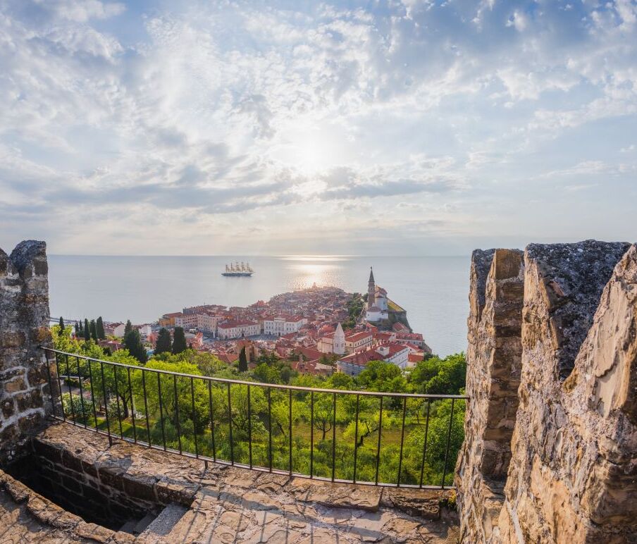 Les murailles de Piran sont mentionnées dès le VIIe siècle, période à laquelle elles seraient — Obzidna ulica