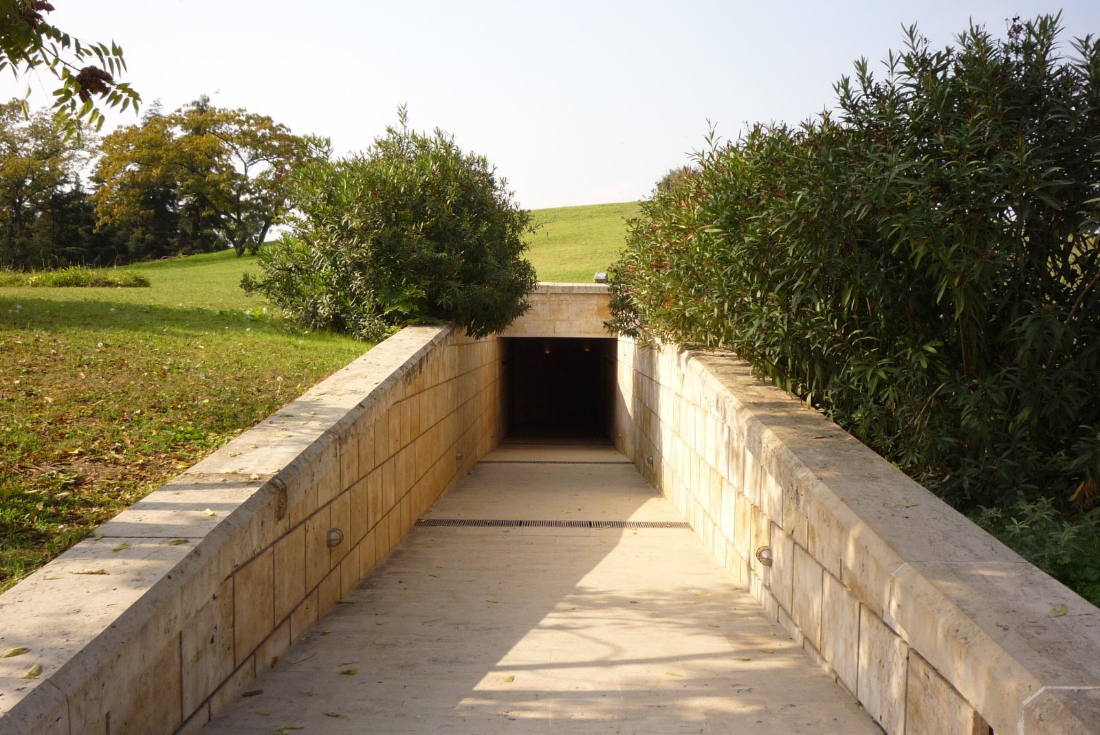 Le miroir d'Eros à Vergina - Verghina | Secret World Trip Planner