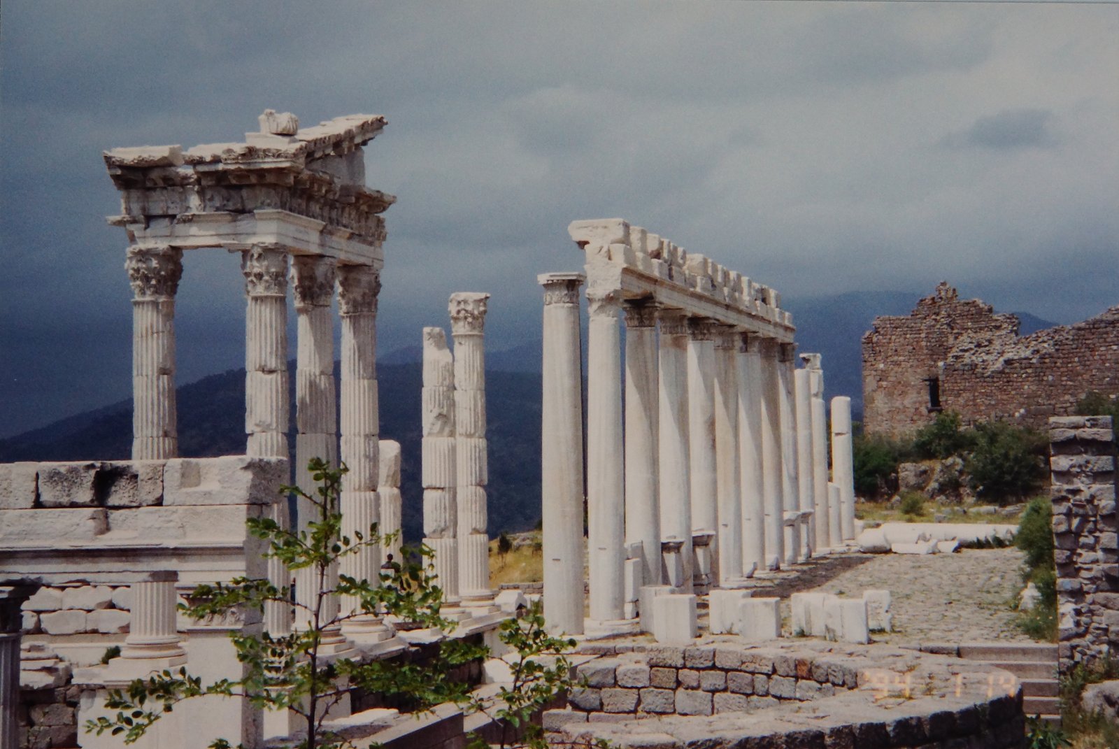 Izmir is now the closest major city to Pergamum - Hamzal?süleymaniye Mahallesi | Secret World Trip Planner